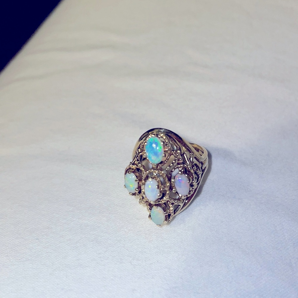 Vintage 24K gold and Authentic Opal ring 7.67 grams total weight